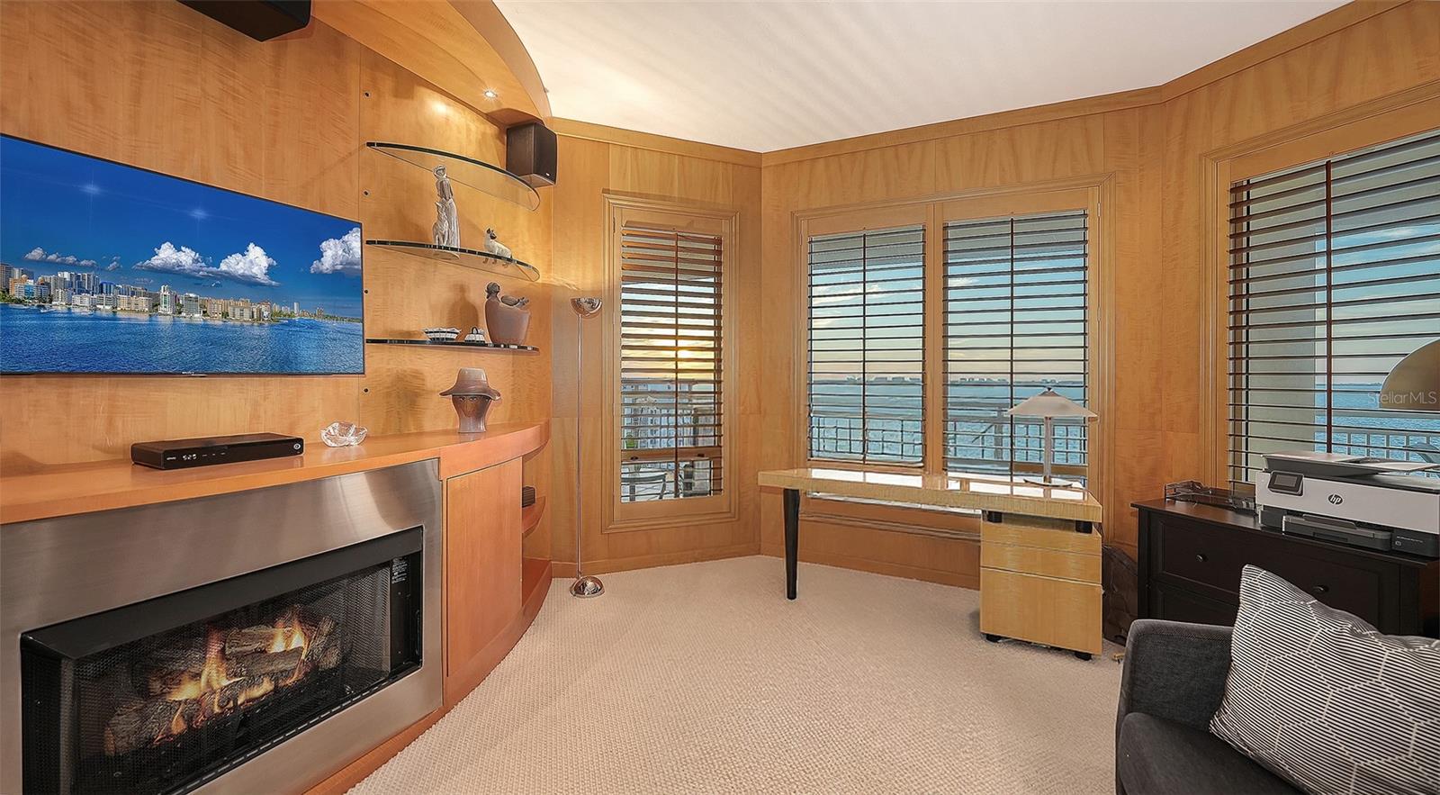 THE TOWER RESIDENCES - Residential