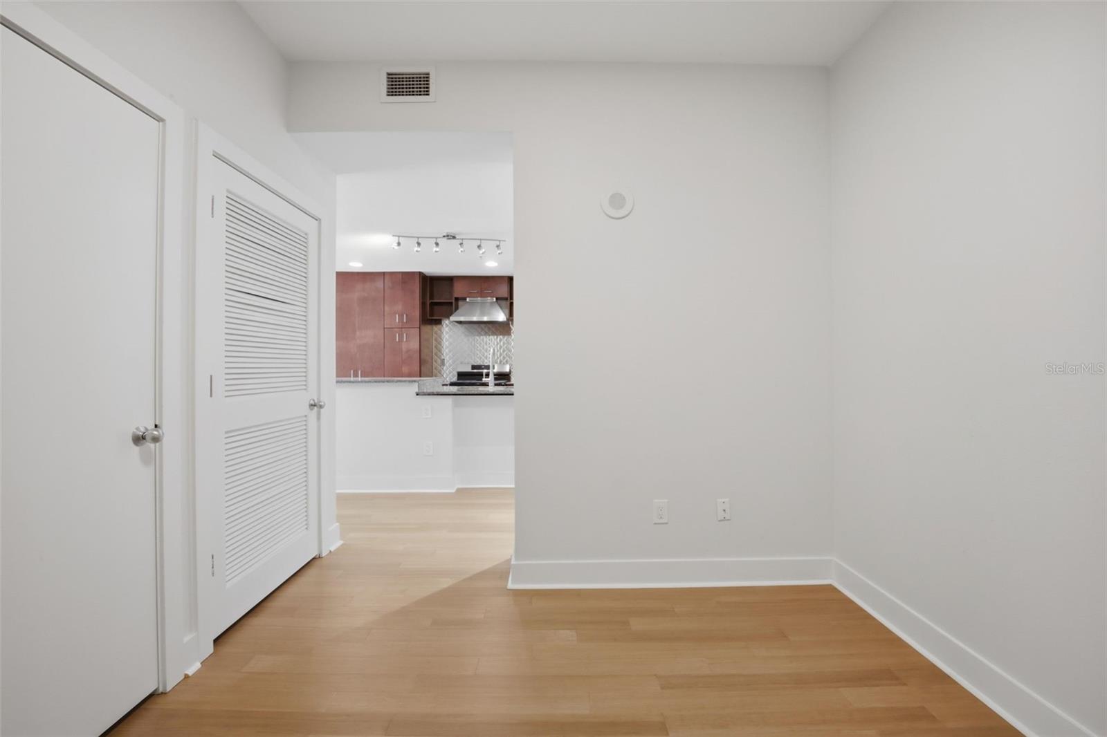 GRAND CENTRAL AT KENNEDY RESID - Residential Lease