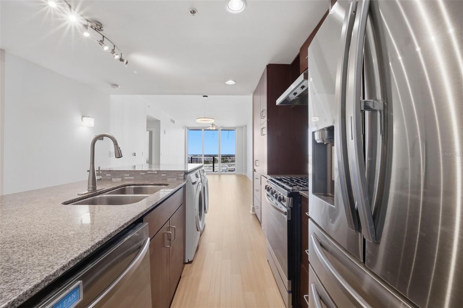 GRAND CENTRAL AT KENNEDY RESID - Residential Lease