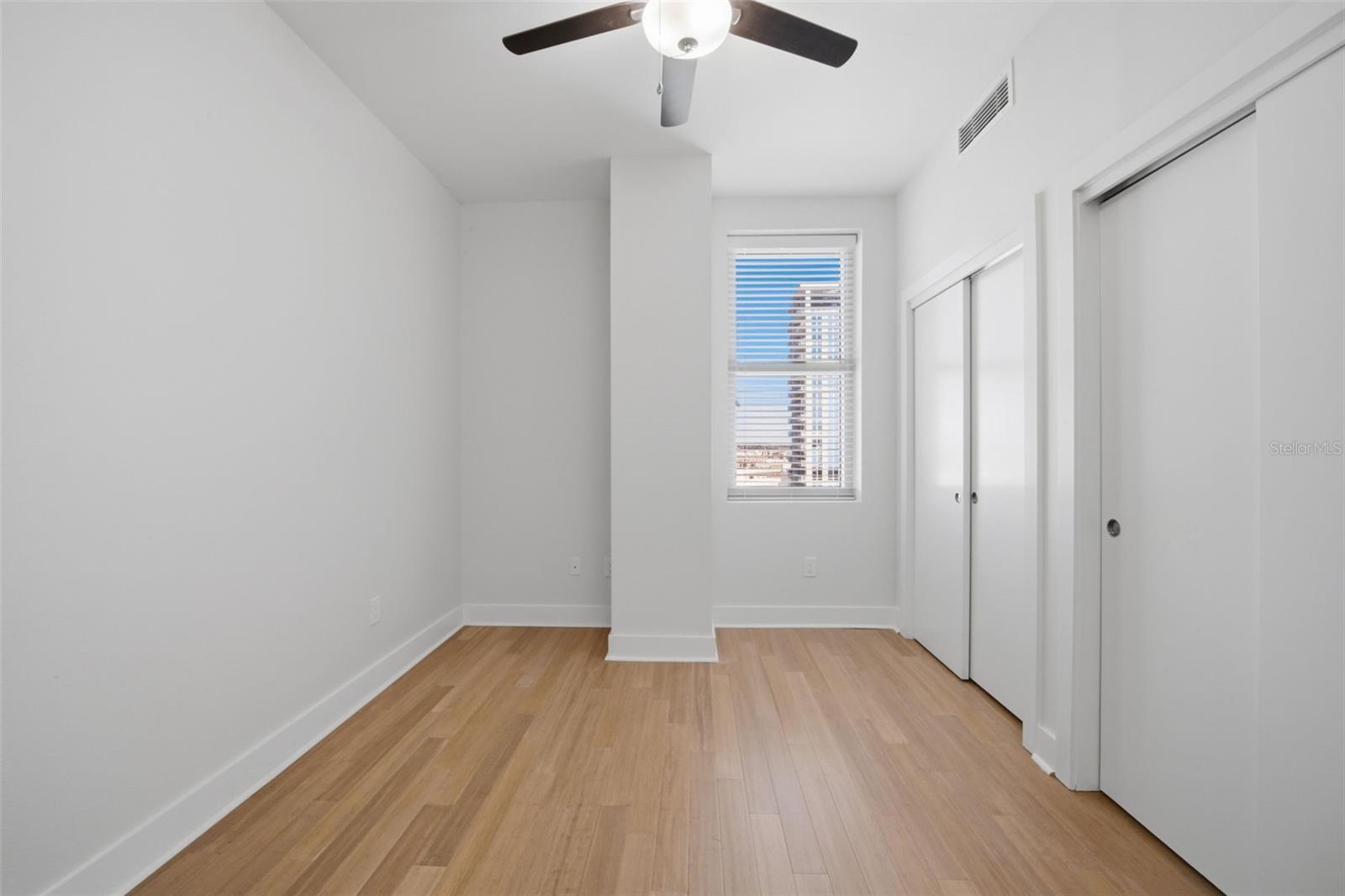 GRAND CENTRAL AT KENNEDY RESID - Residential Lease