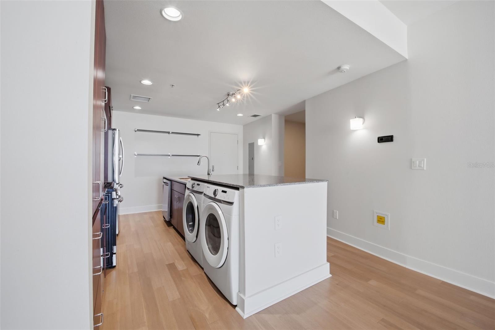 GRAND CENTRAL AT KENNEDY RESID - Residential Lease