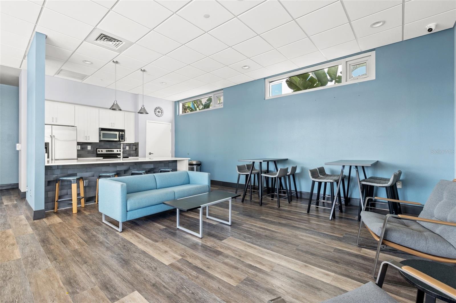 GRAND CENTRAL AT KENNEDY RESID - Residential Lease