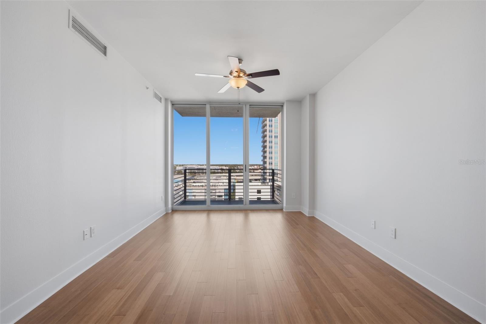 GRAND CENTRAL AT KENNEDY RESID - Residential Lease