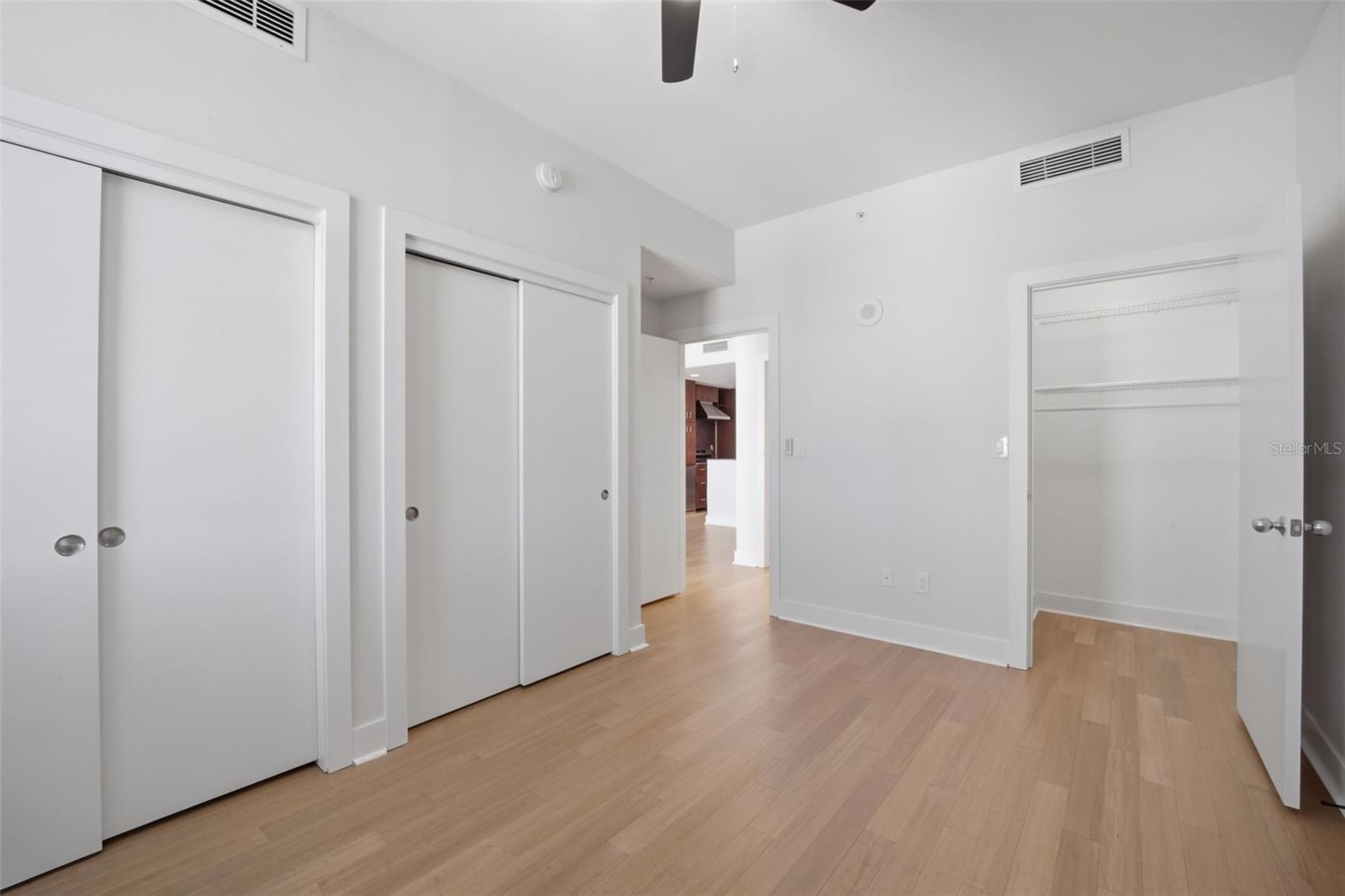 GRAND CENTRAL AT KENNEDY RESID - Residential Lease