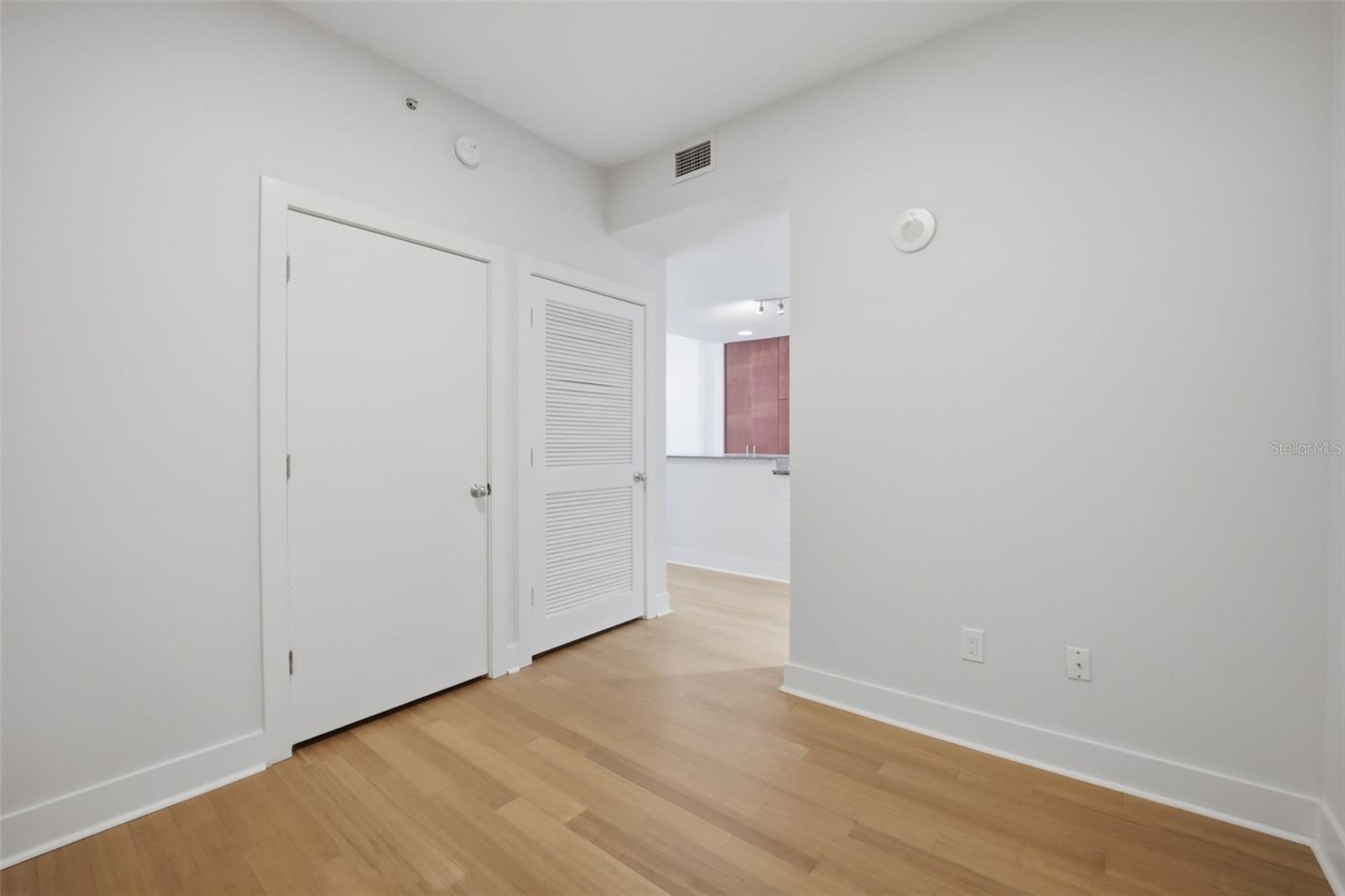 GRAND CENTRAL AT KENNEDY RESID - Residential Lease