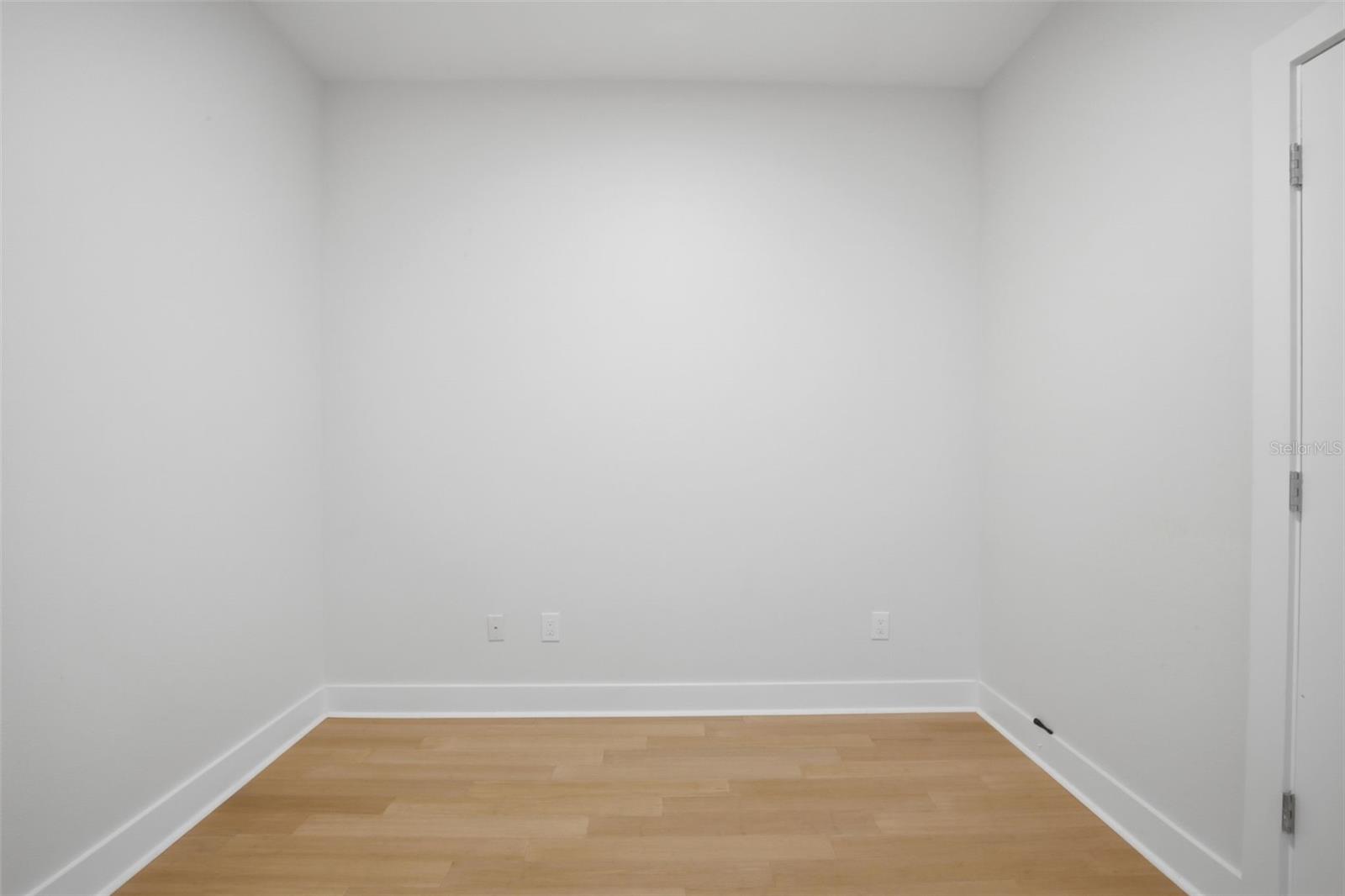 GRAND CENTRAL AT KENNEDY RESID - Residential Lease