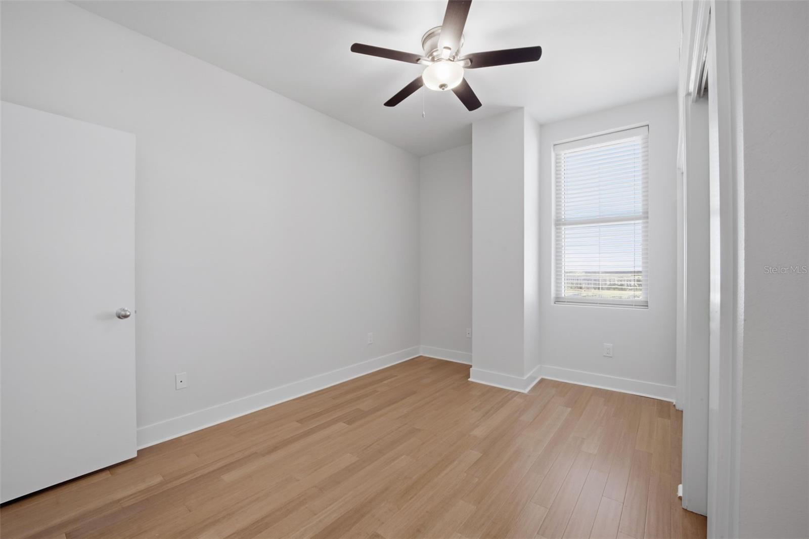 GRAND CENTRAL AT KENNEDY RESID - Residential Lease