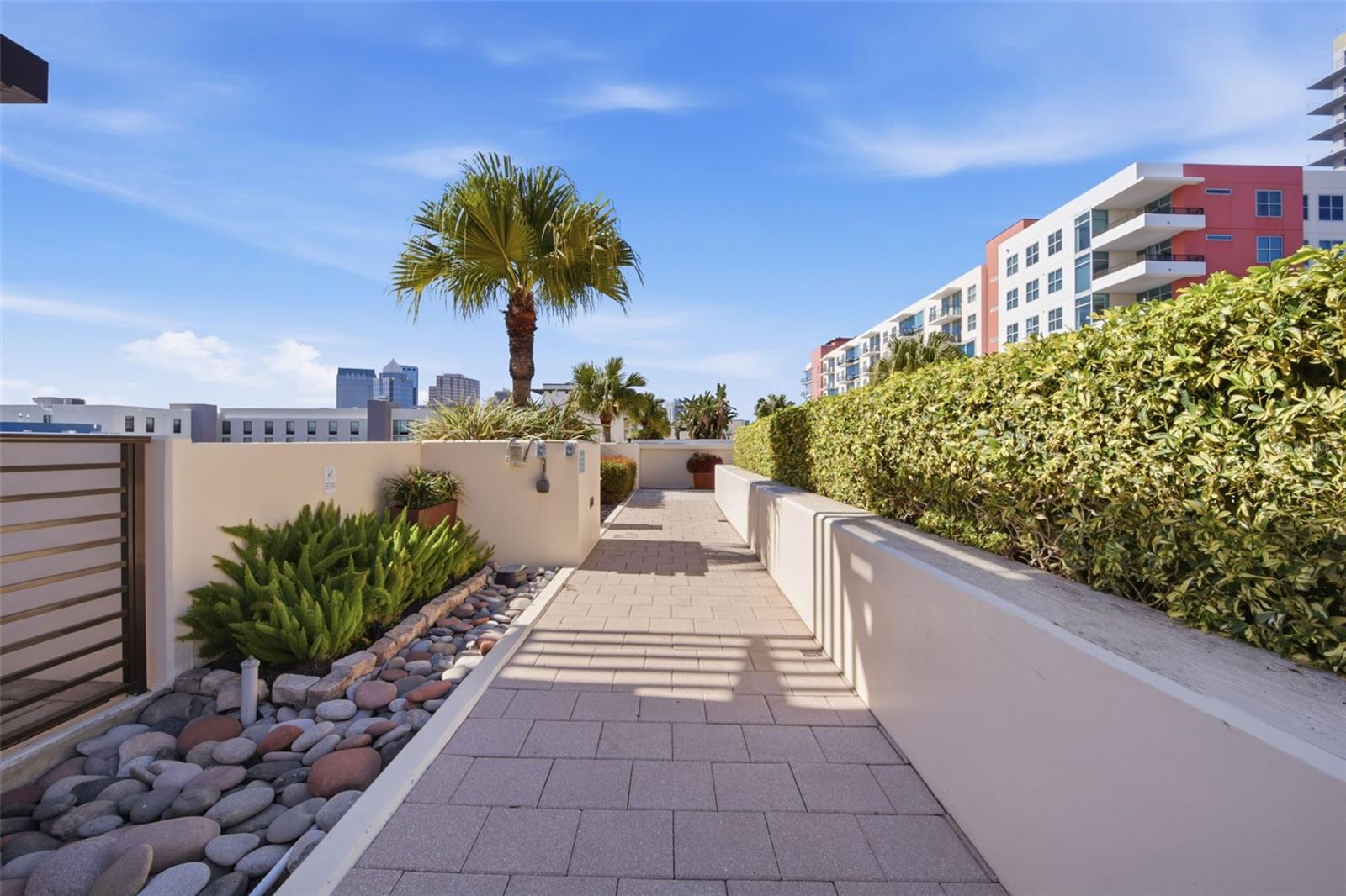 GRAND CENTRAL AT KENNEDY RESID - Residential Lease