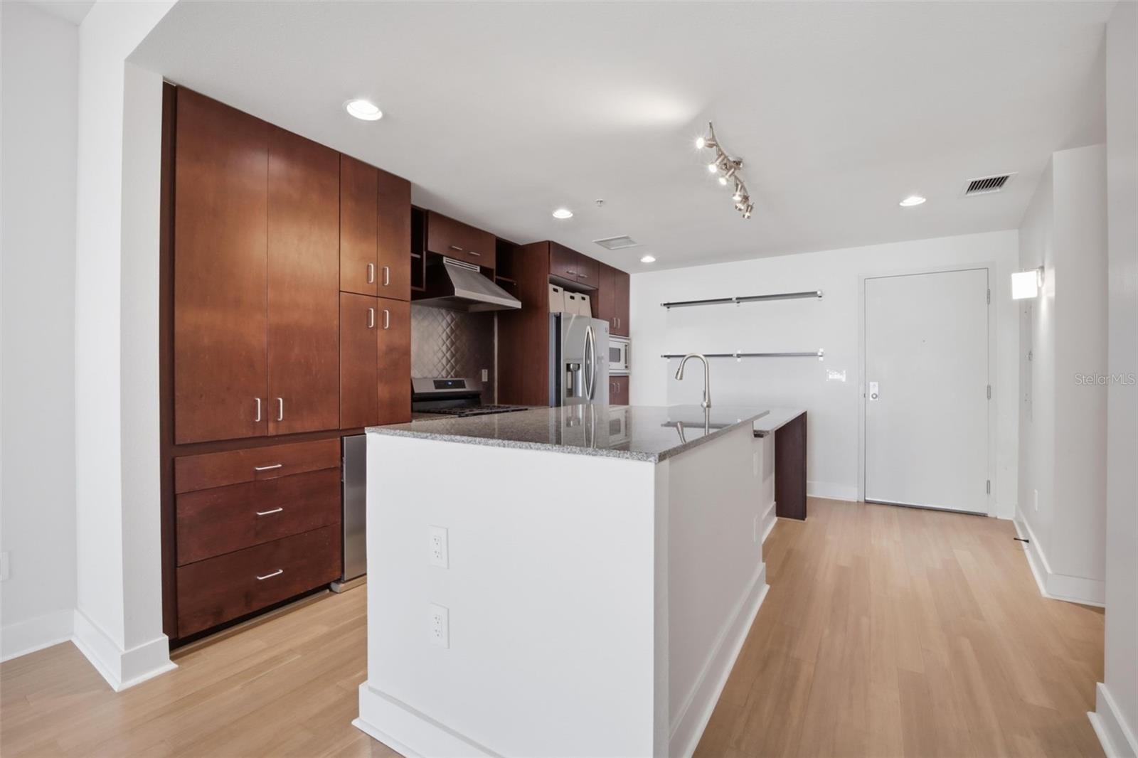 GRAND CENTRAL AT KENNEDY RESID - Residential Lease