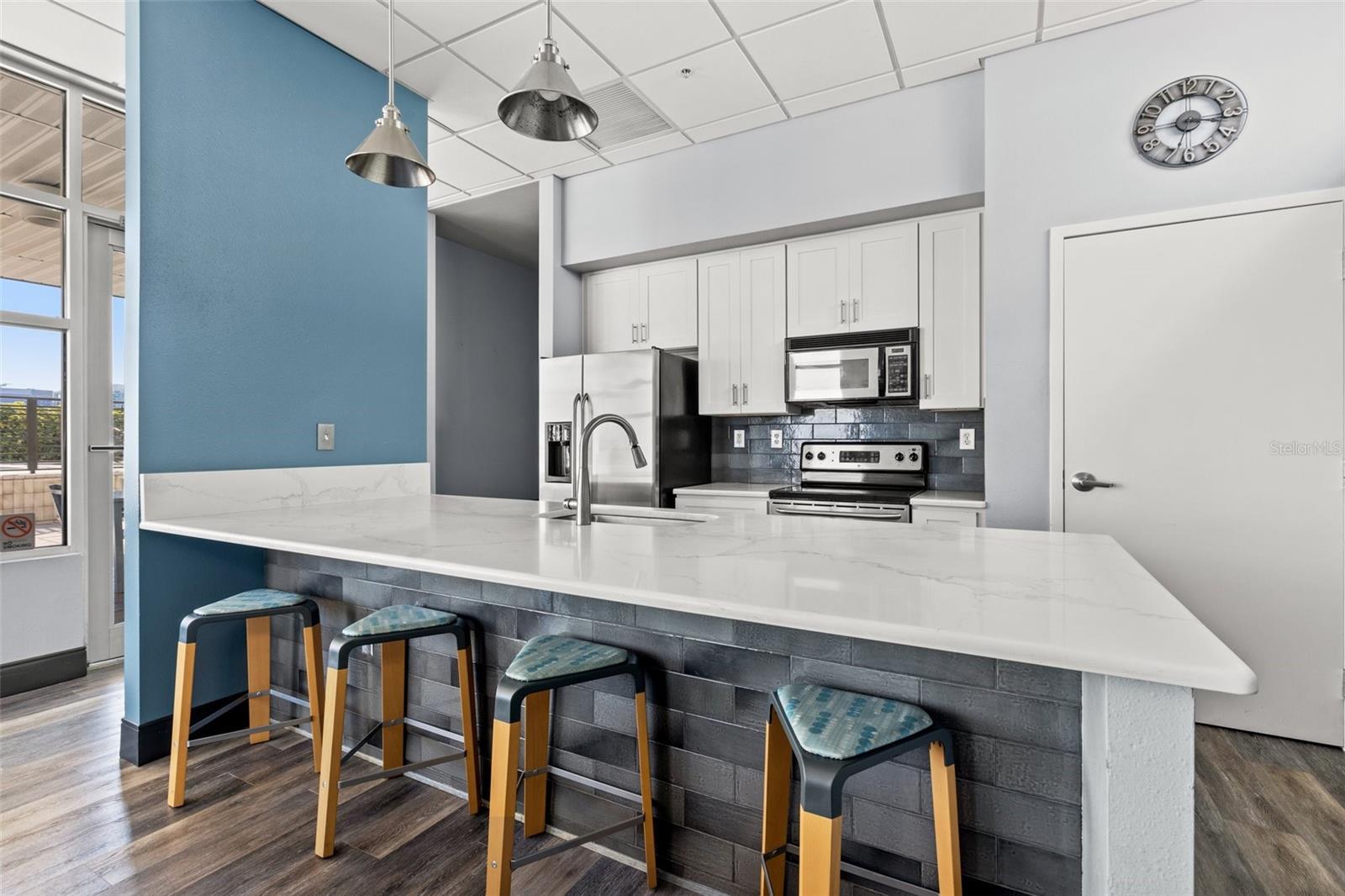 GRAND CENTRAL AT KENNEDY RESID - Residential Lease