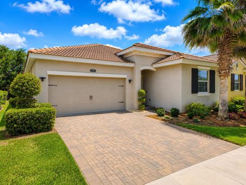 Photo of 1047 Oak Bluff Drive, Davenport, FL 33837 (MLS # O6409756)