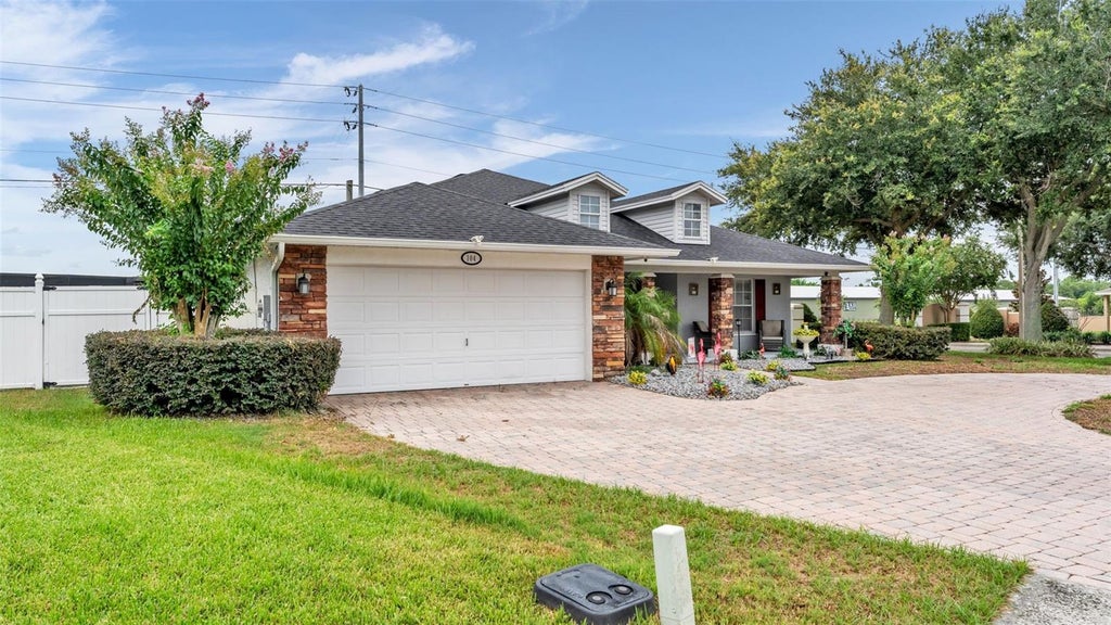 Photo of 104 Bentley Oaks Boulevard, Auburndale, FL 33823 (MLS # L4963882)