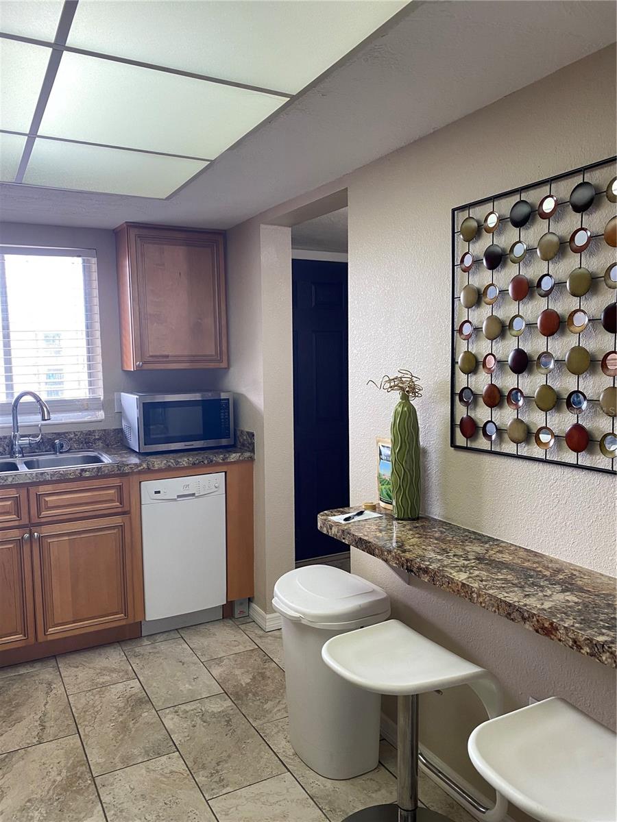 BAYSHORE ON THE LAKE CONDO APTS - Residential