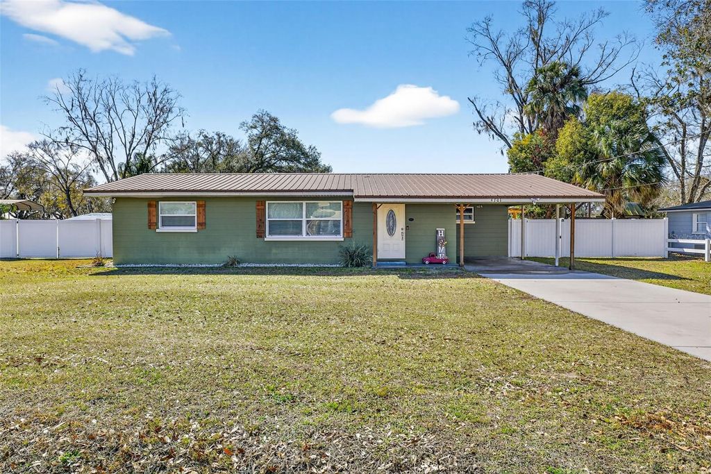 Photo of 4701 W Sam Allen Rd, Plant City, FL 33565 (MLS # TB8478037)