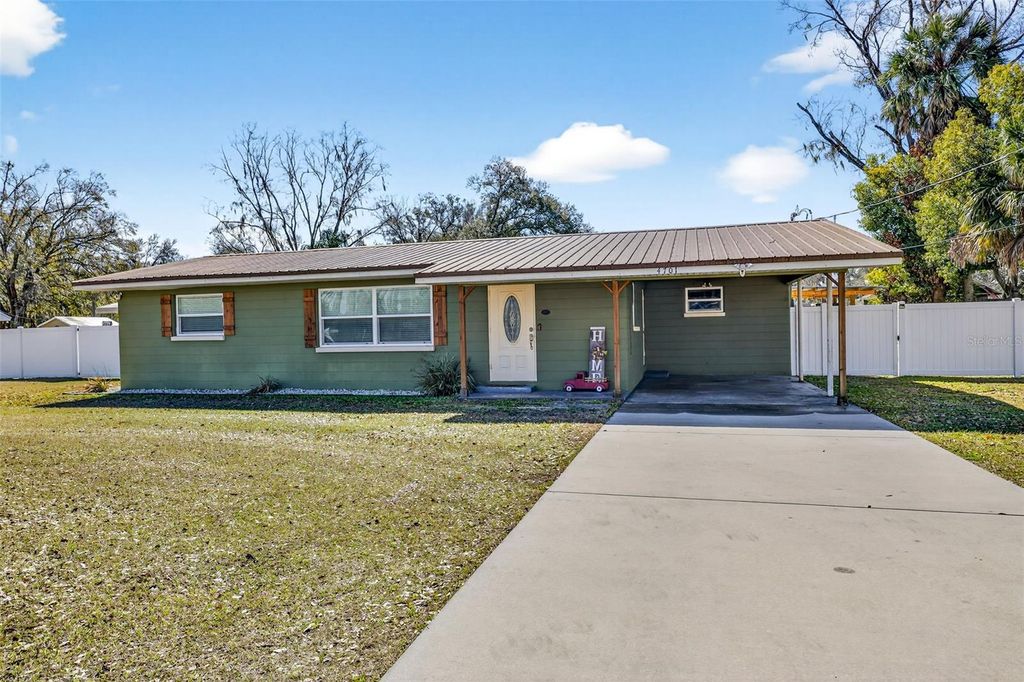 Photo of 4701 W Sam Allen Rd, Plant City, FL 33565 (MLS # TB8478037)