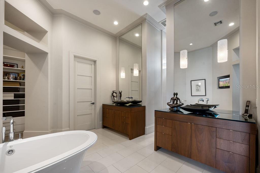 KEENES POINTE - Residential