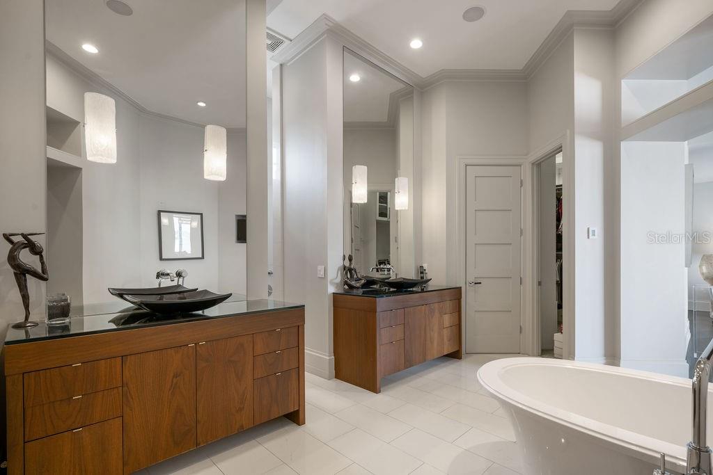 KEENES POINTE - Residential