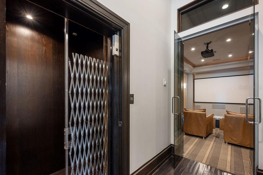 KEENES POINTE - Residential