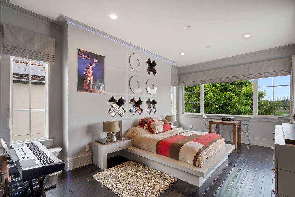 KEENES POINTE - Residential