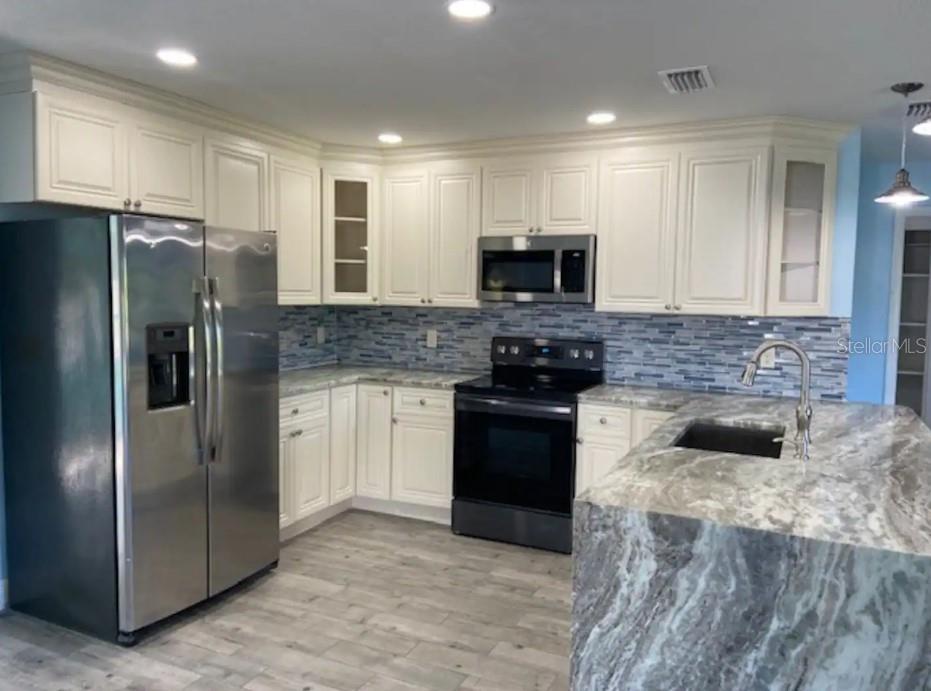 BELLEAIR BEACH YACHT CLUB ESTATES - Residential Lease