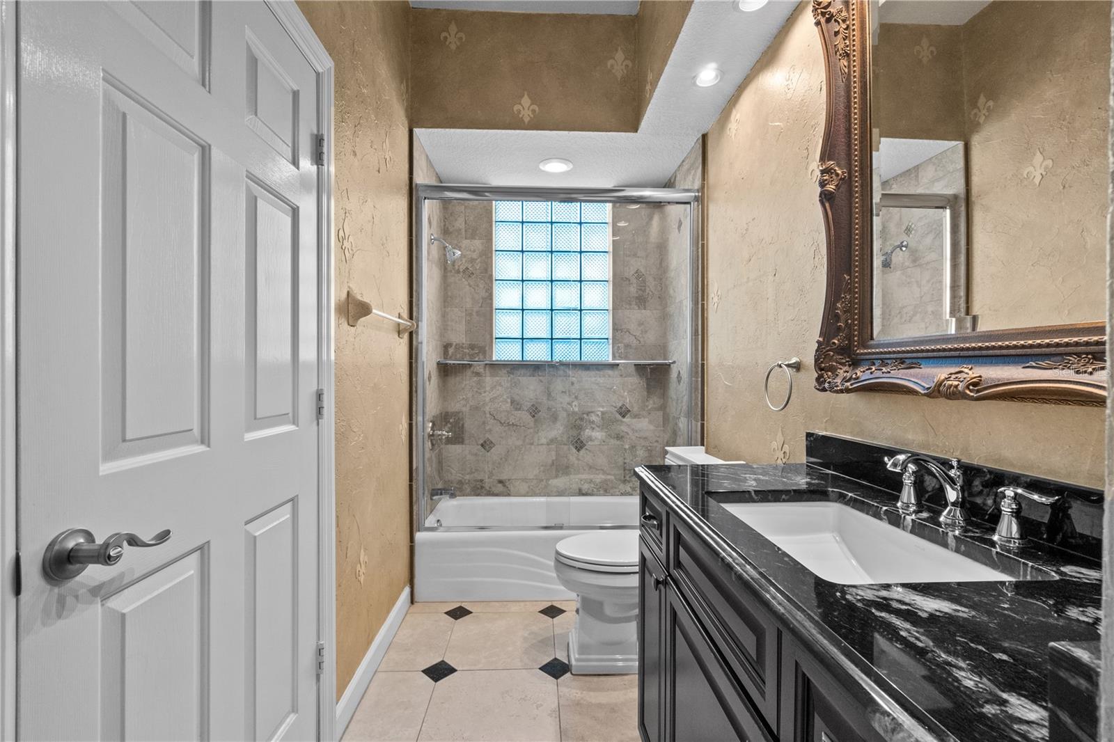 HERON CAY - Residential