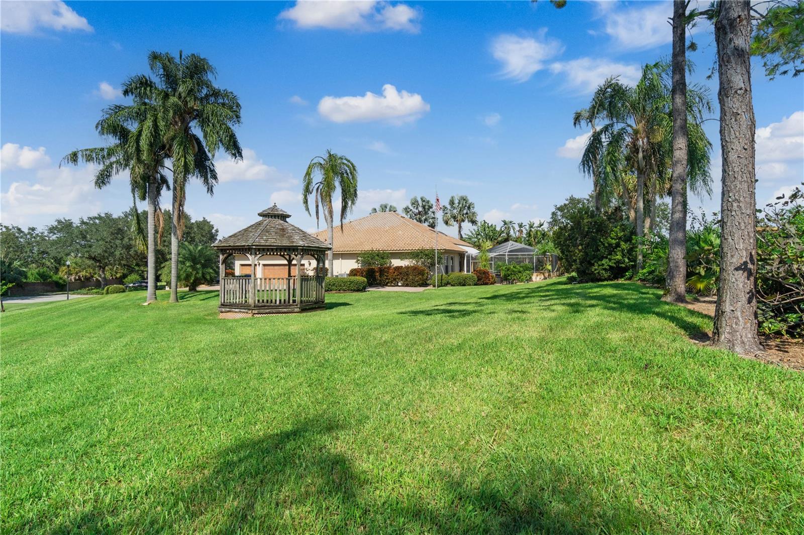 HERON CAY - Residential