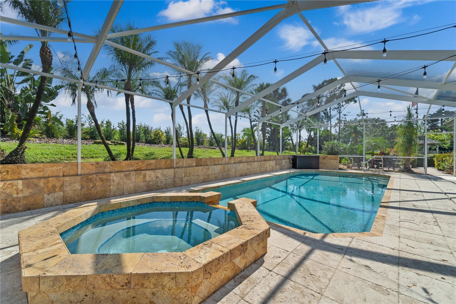 HERON CAY - Residential