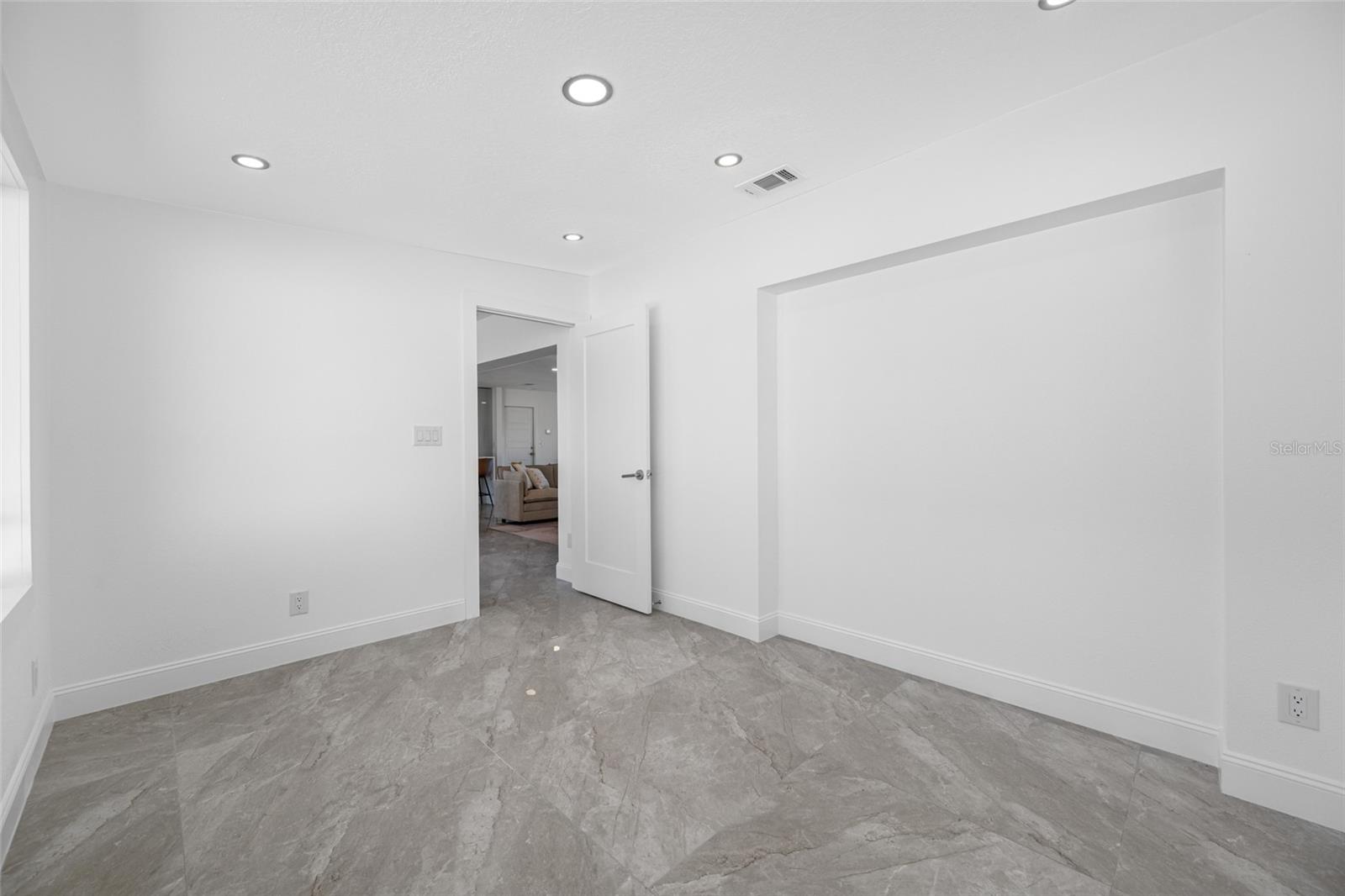 SOUTH CSWY ISLE YACHT CLUB ADD - Residential