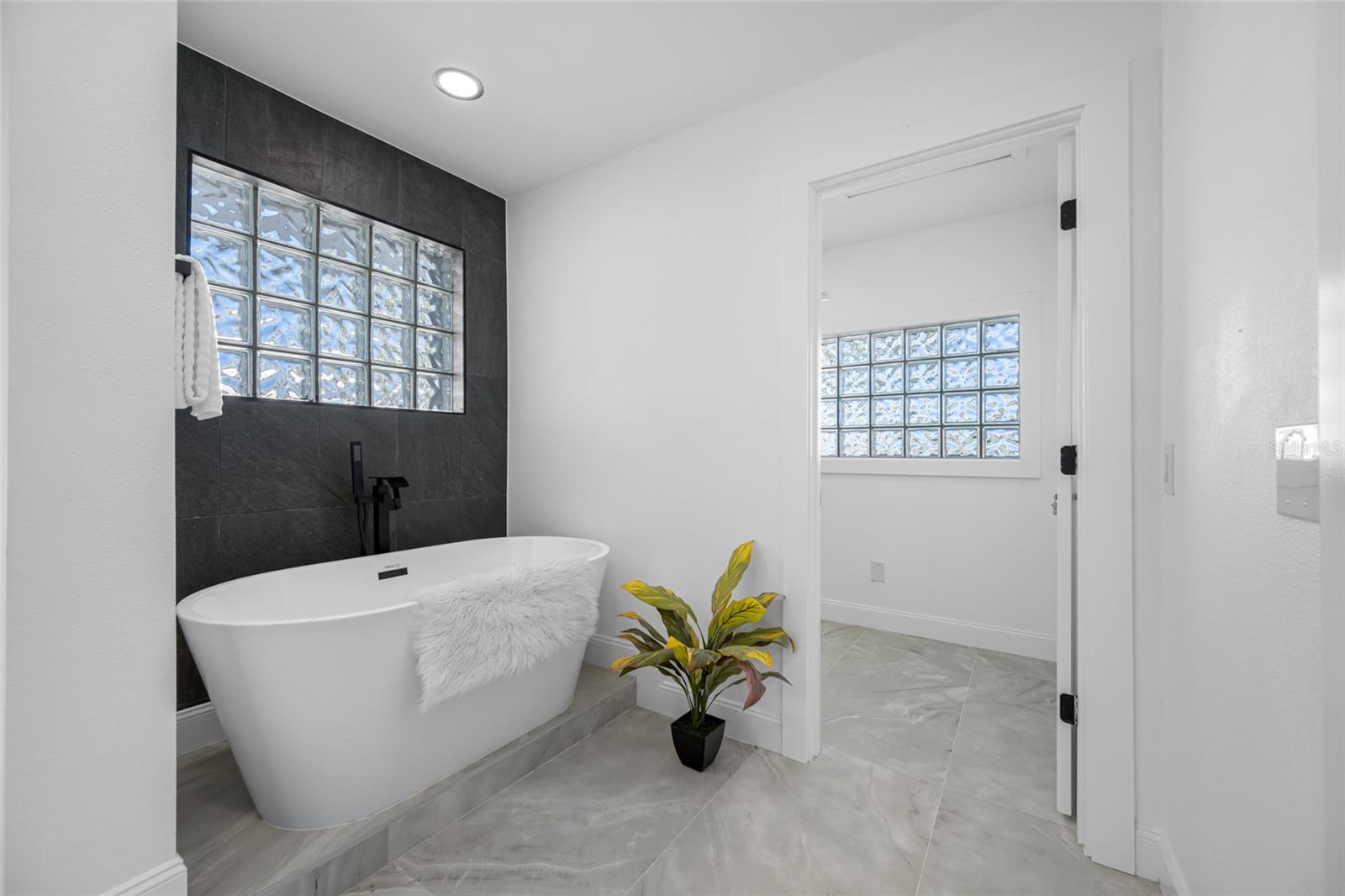 SOUTH CSWY ISLE YACHT CLUB ADD - Residential