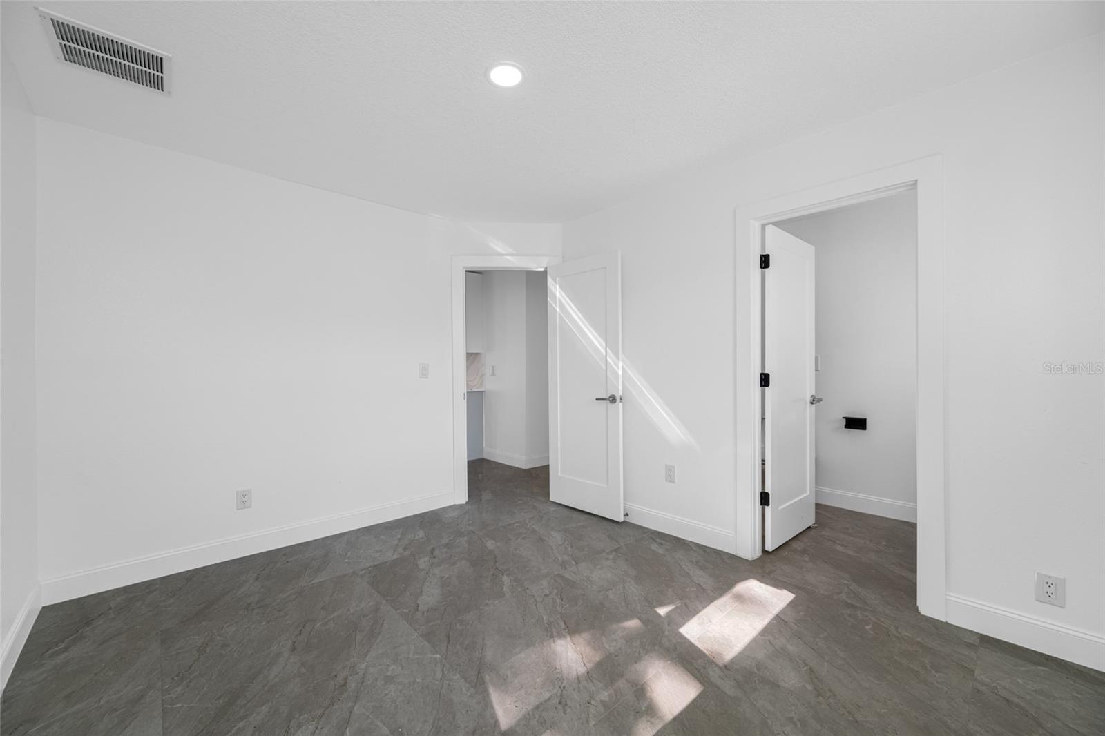 SOUTH CSWY ISLE YACHT CLUB ADD - Residential