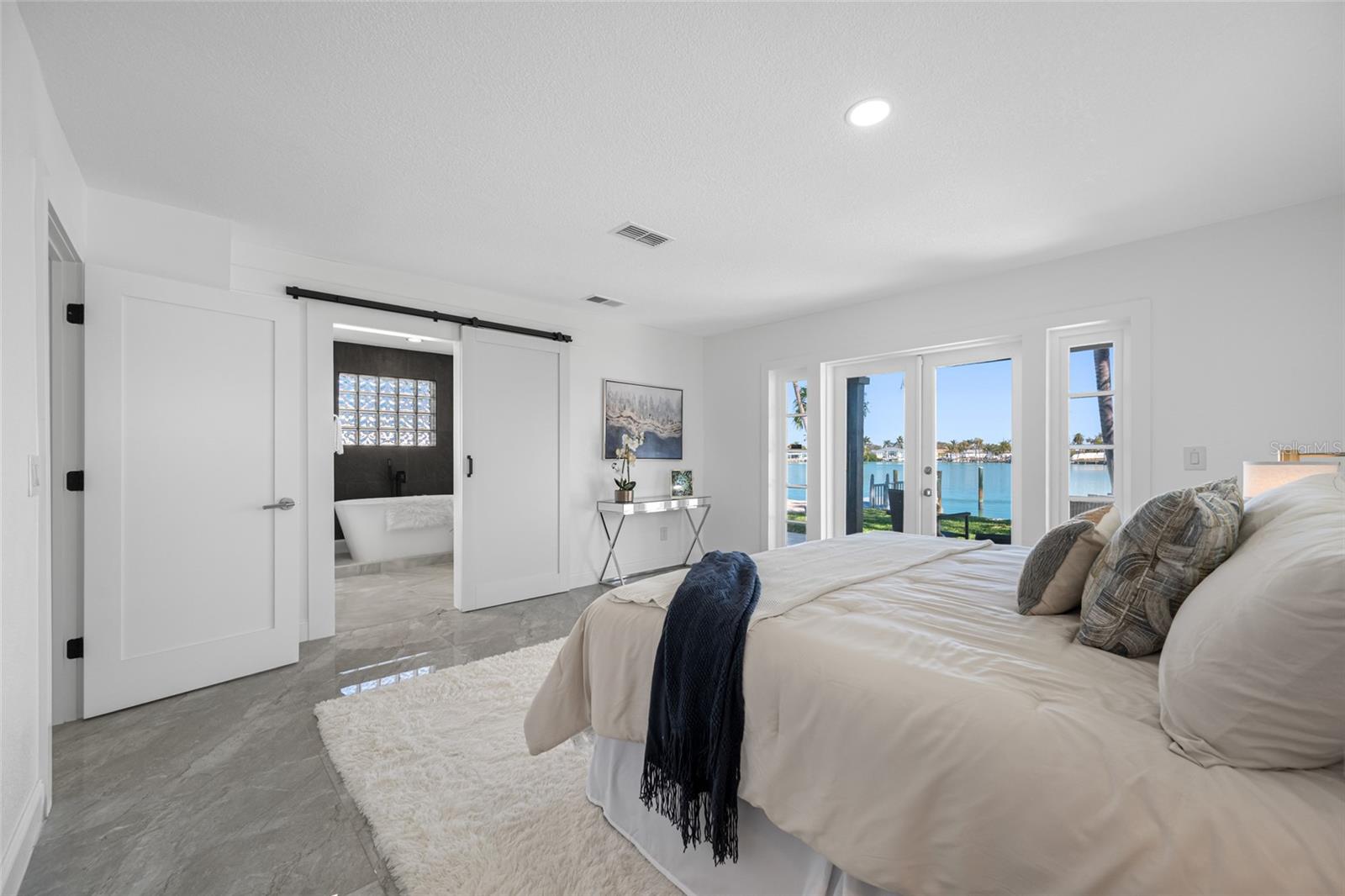 SOUTH CSWY ISLE YACHT CLUB ADD - Residential