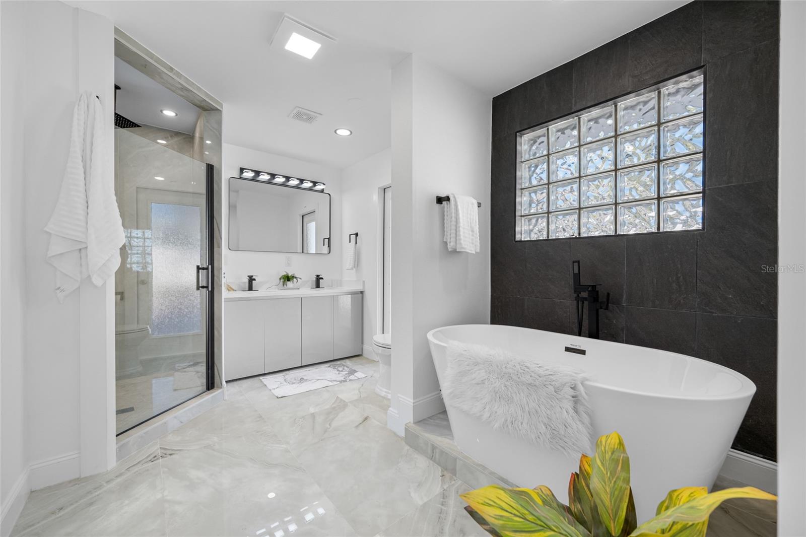 SOUTH CSWY ISLE YACHT CLUB ADD - Residential