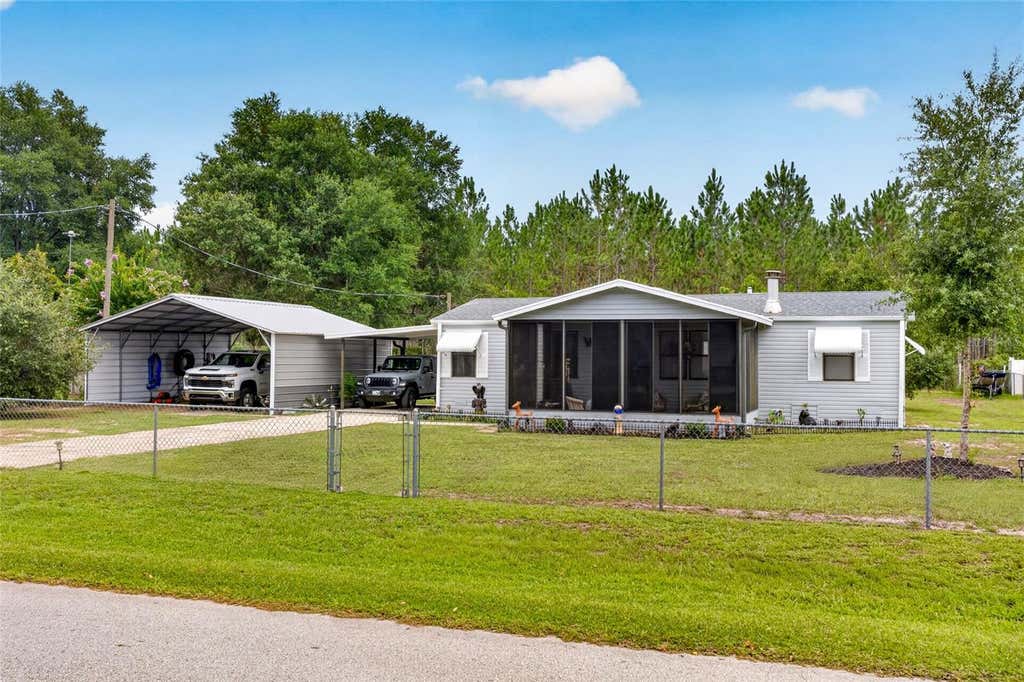 Photo of 18544 SE 55th Place, Ocklawaha, FL 32179 (MLS # OM729393)