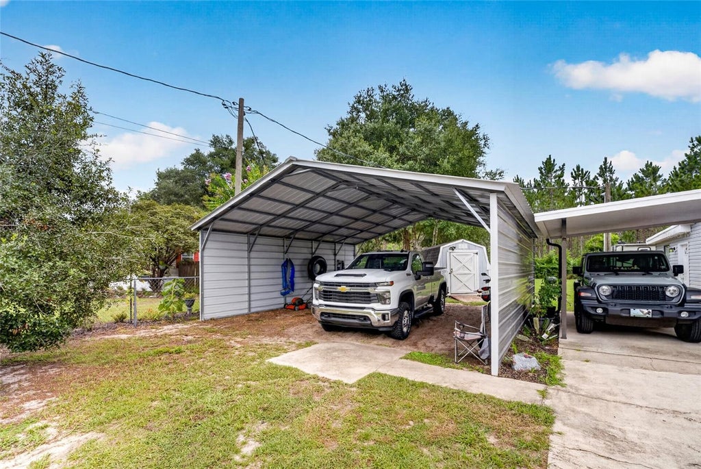 Photo of 18544 SE 55th Place, Ocklawaha, FL 32179 (MLS # OM729393)