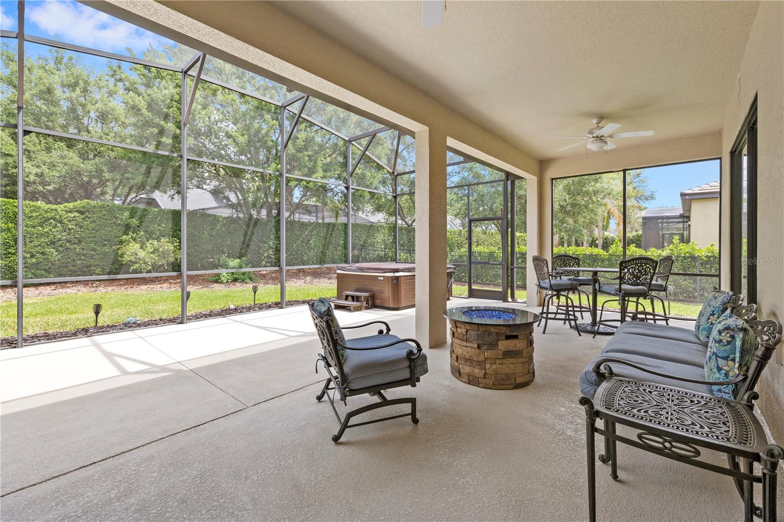 HEATHROW COUNTRY ESTATE - Residential