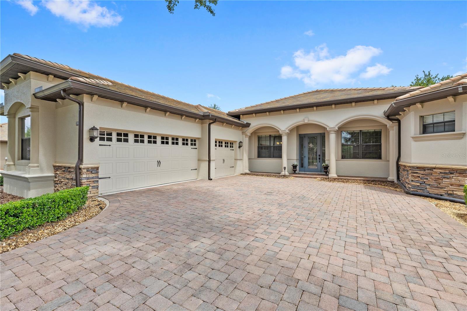 HEATHROW COUNTRY ESTATE - Residential