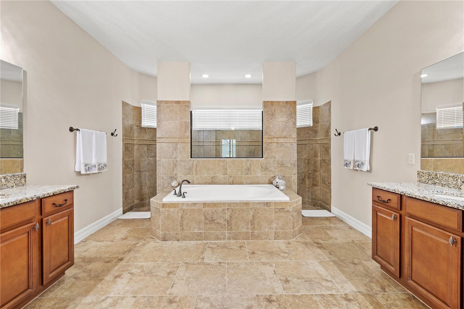 HEATHROW COUNTRY ESTATE - Residential