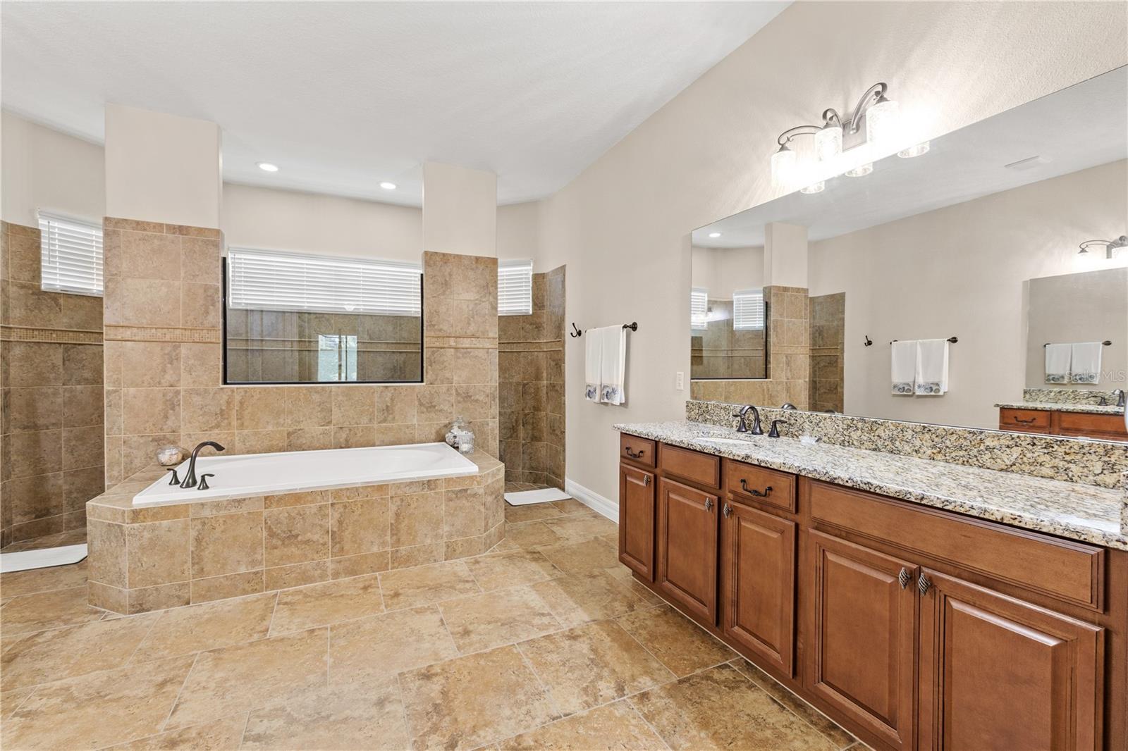 HEATHROW COUNTRY ESTATE - Residential