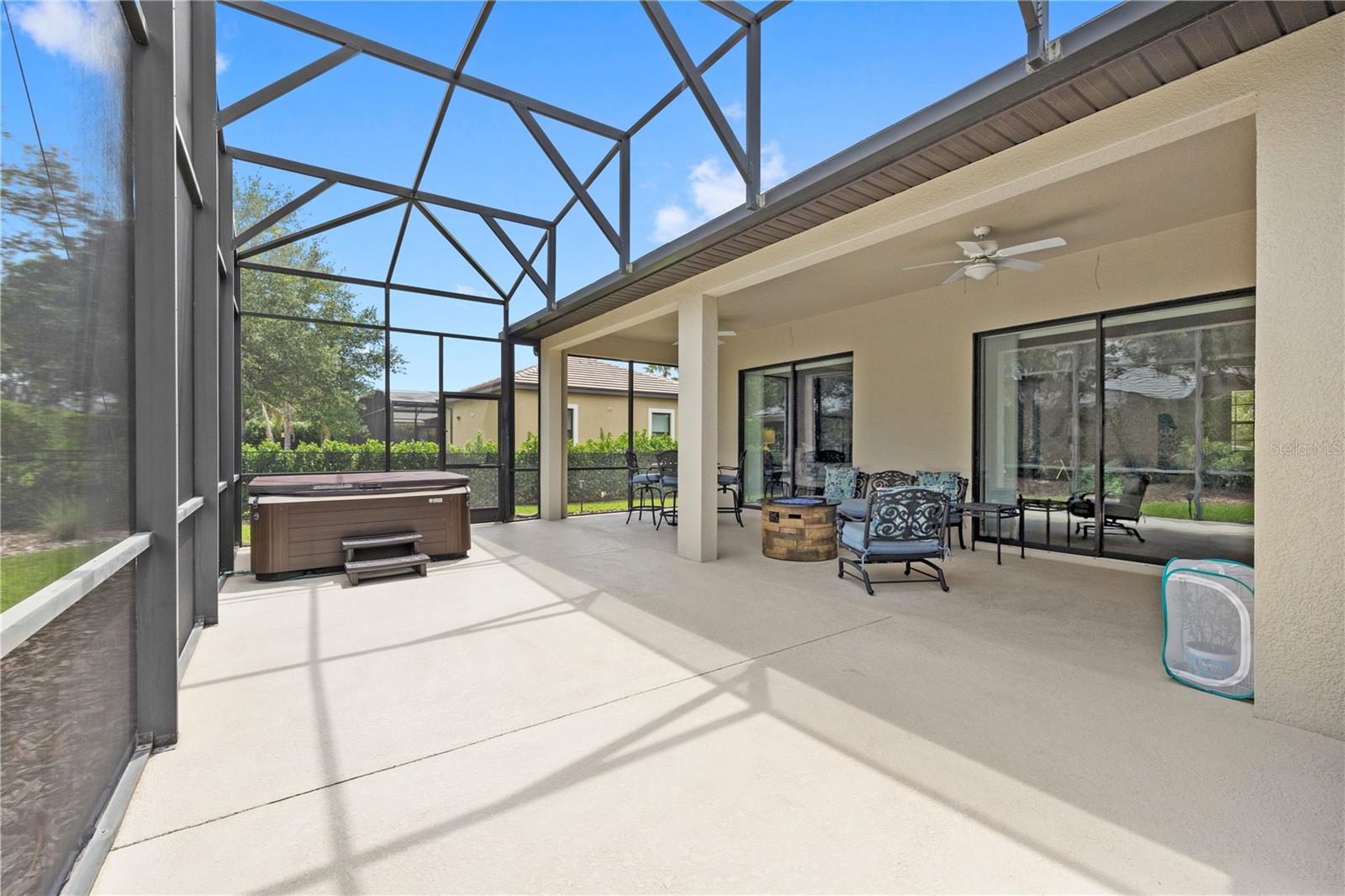 HEATHROW COUNTRY ESTATE - Residential