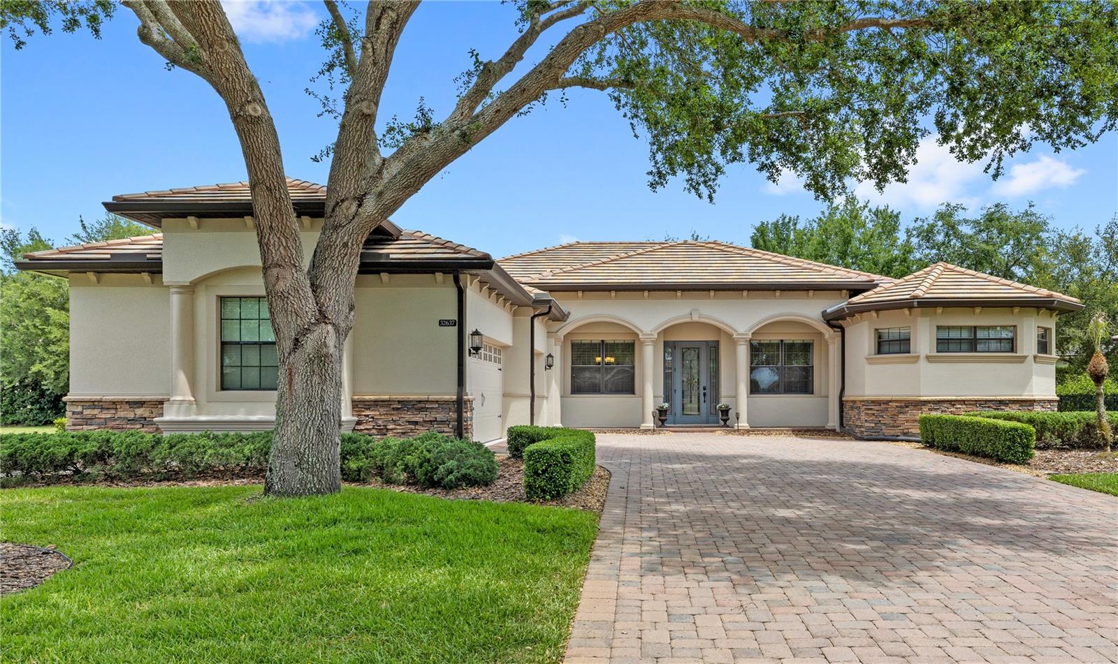 HEATHROW COUNTRY ESTATE - Residential