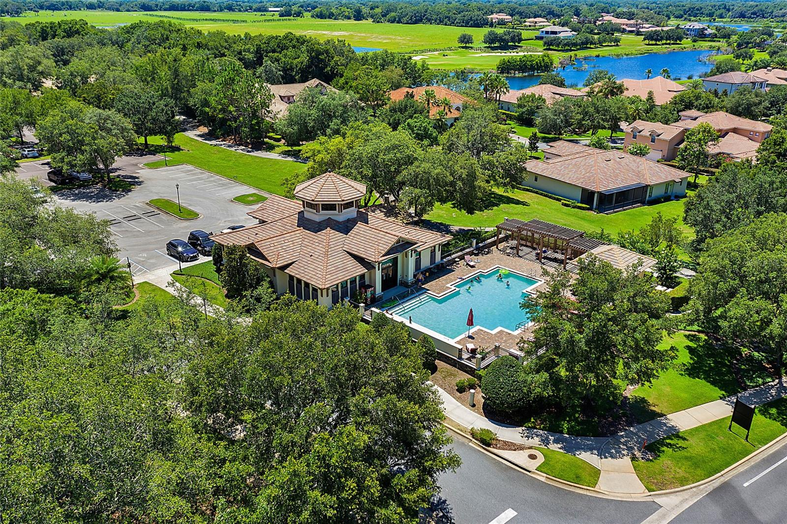 HEATHROW COUNTRY ESTATE - Residential