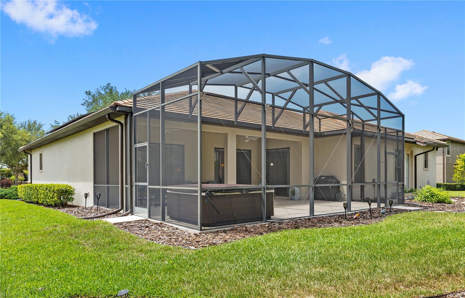 HEATHROW COUNTRY ESTATE - Residential