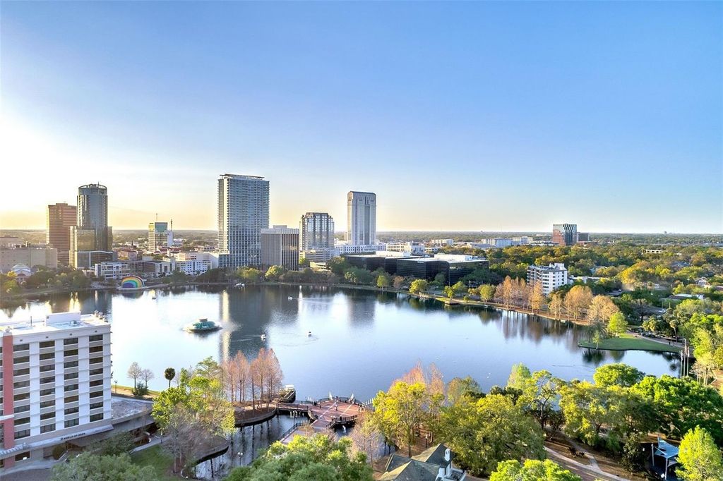 Photo of 1008 E Ridgewood St, Orlando, FL 32803 (MLS # O6423686)