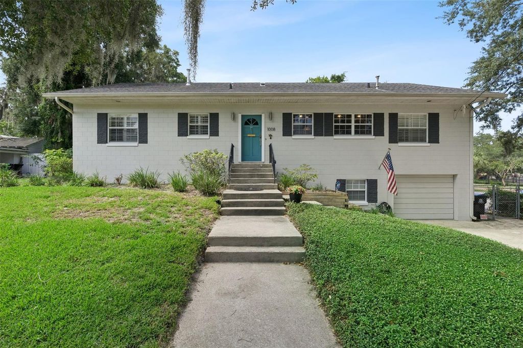 Photo of 1008 E Ridgewood St, Orlando, FL 32803 (MLS # O6423686)