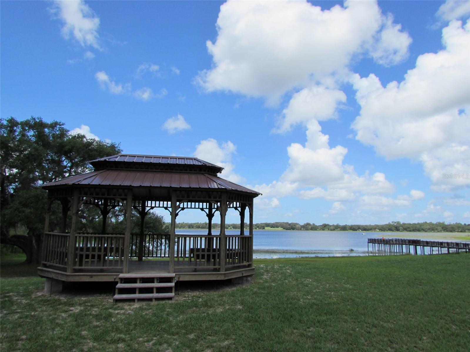 RAINBOW LAKES ESTATES - Residential