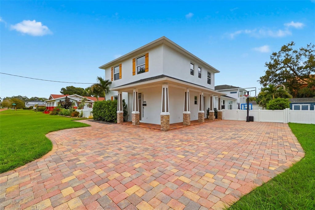Photo of 906 W Peninsular Street, Tampa, FL 33603 (MLS # TB8551836)