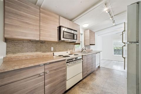 Tiny photo for 16802 Sugar Berry Lane, Montverde, FL 34756 (MLS # G5112099)
