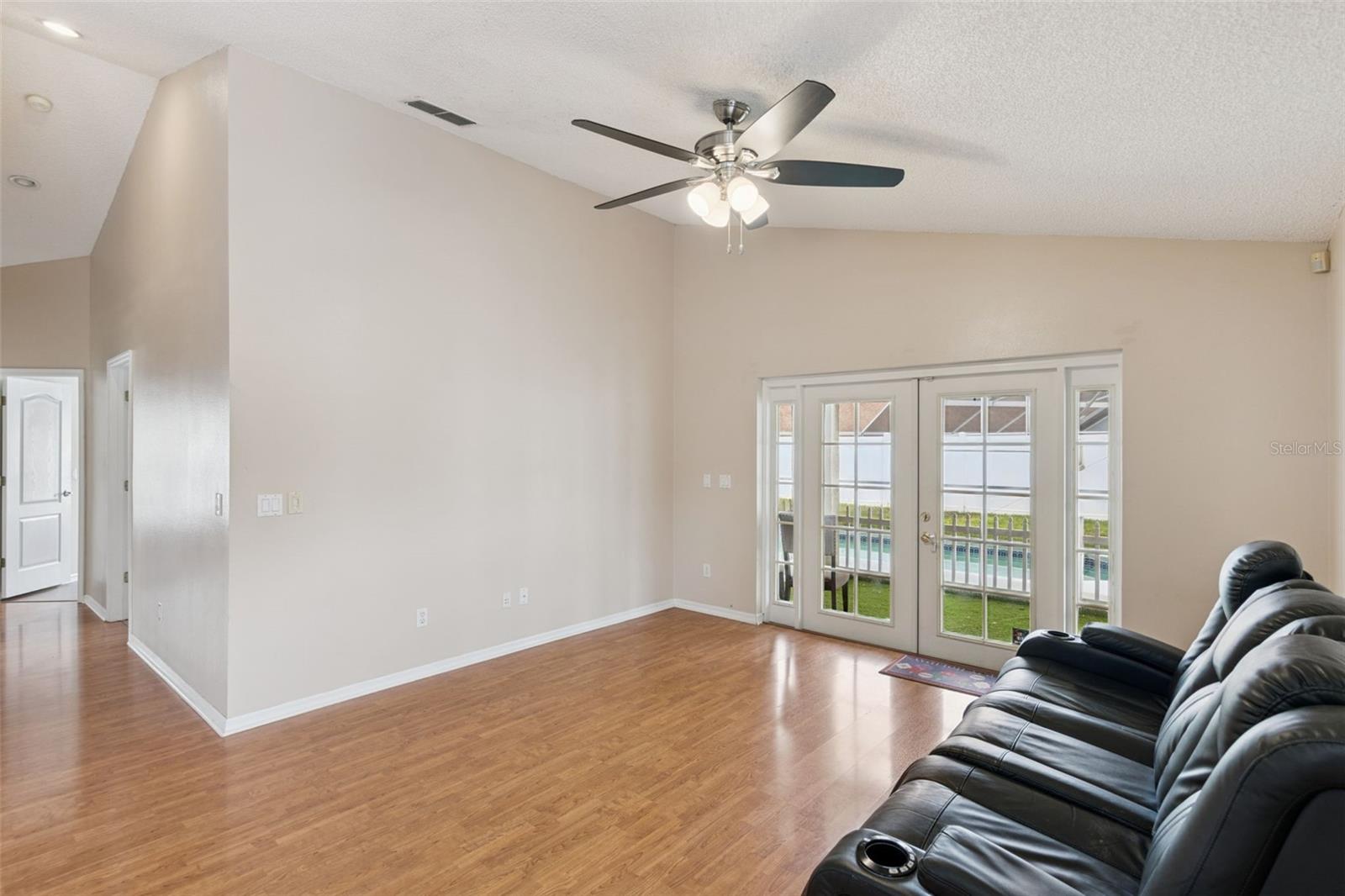 CAMBRIDGE COMMONS - Residential