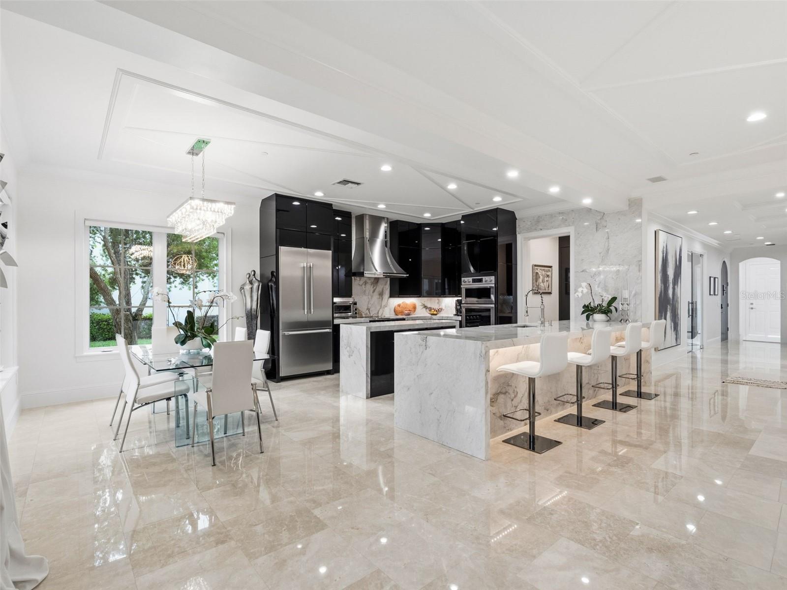COACH HOMES/KENSINGTON SHORES - Residential