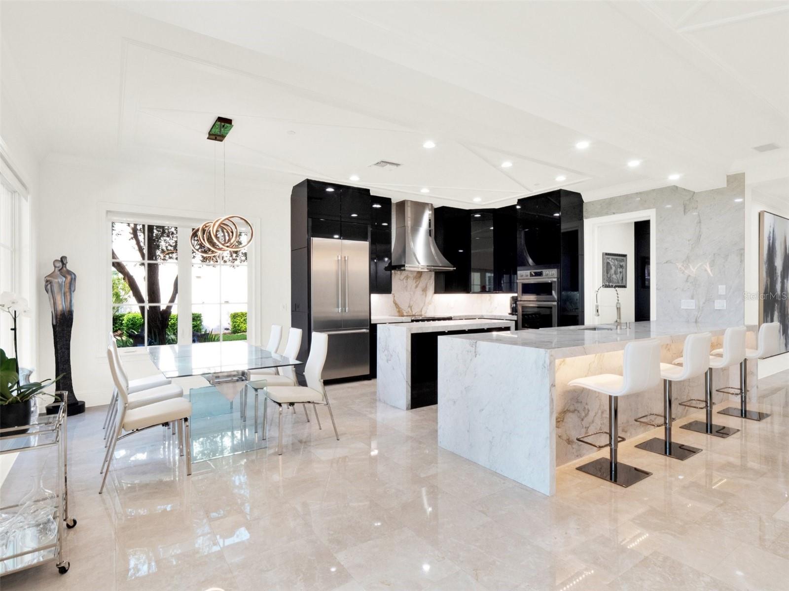 COACH HOMES/KENSINGTON SHORES - Residential